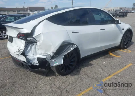 2023 Tesla Model Y Performance Dual Motor All-Wheel Drive z USA, uszkodzony, nr VIN 7SAYGDEF4PF753774